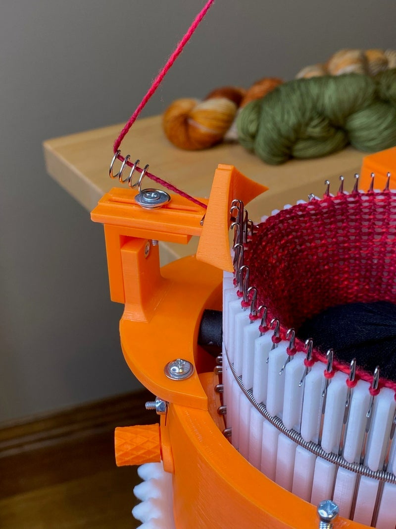 Knitting with sixneedle cord knitting machine